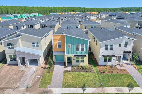 COVE AT STOREY LAKE 4