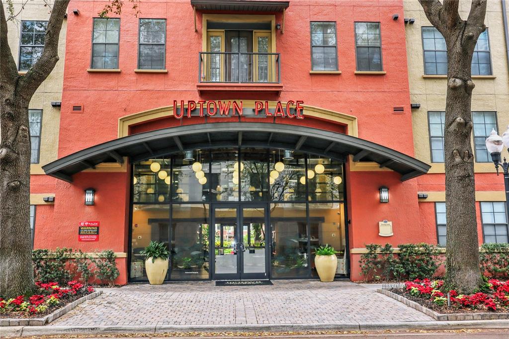 UPTOWN PLACE CONDO - фото