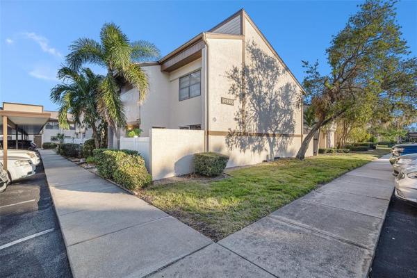 TOWNHOMES OF LAKE SEMINOLE
