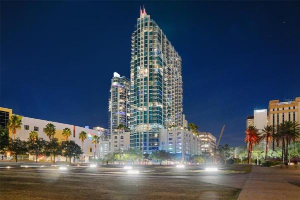 SKYPOINT A CONDOMINIUM