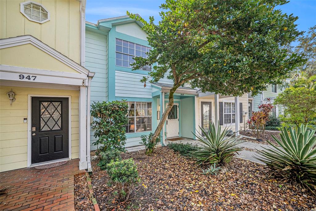 FRANKLIN SQUARE - фото