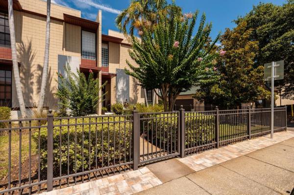 HIGHLAND COURTYARD TWNHMS UNIT ONE