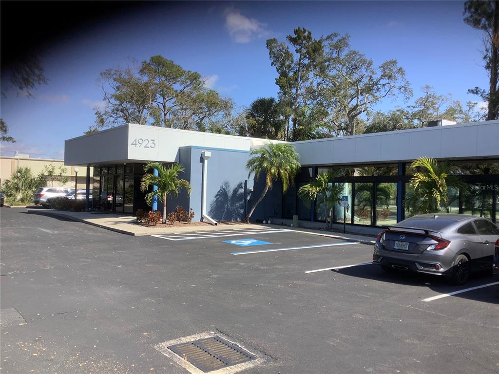 Commercial - фото