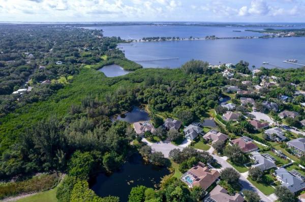 WOODLANDS PARK ON PALMA SOLA BAY