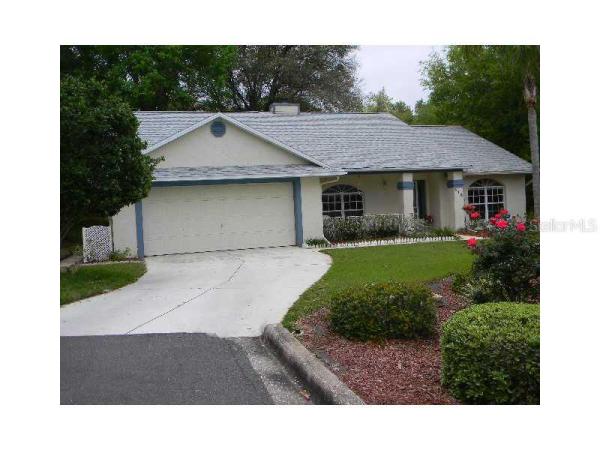 CHAUTAUQUA OVERLOOKING MOUNT DORA