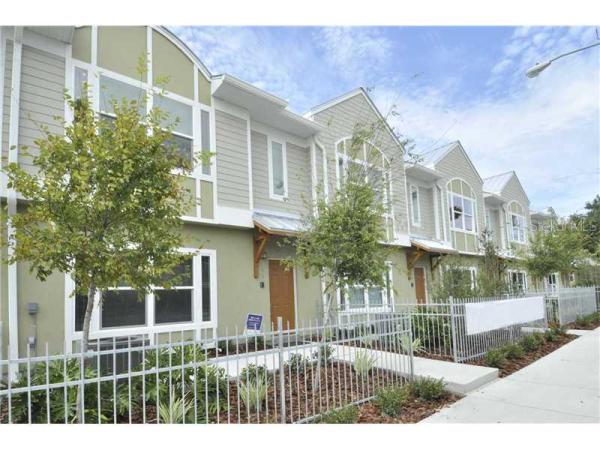 COUNTRY CLUB TOWNHOMES