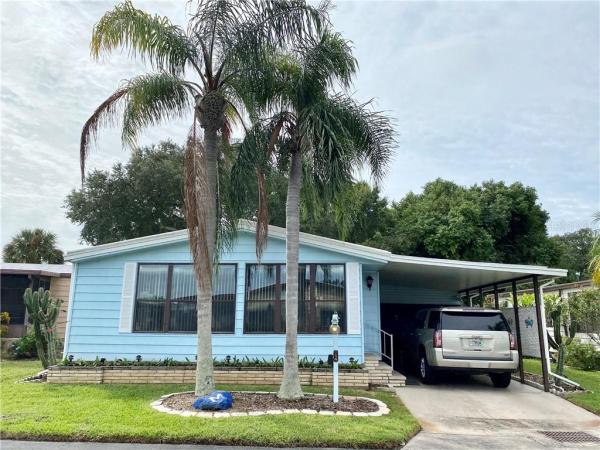 COUNTRY LAKES VILLAGE MHC OR 2352 PG 4762