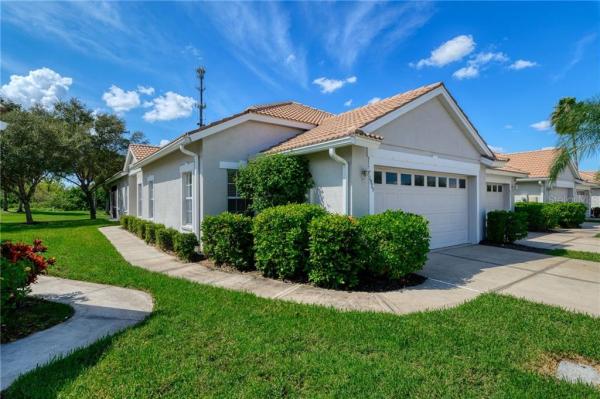 PELICAN POINTE GOLF & COUNTRY CLUB