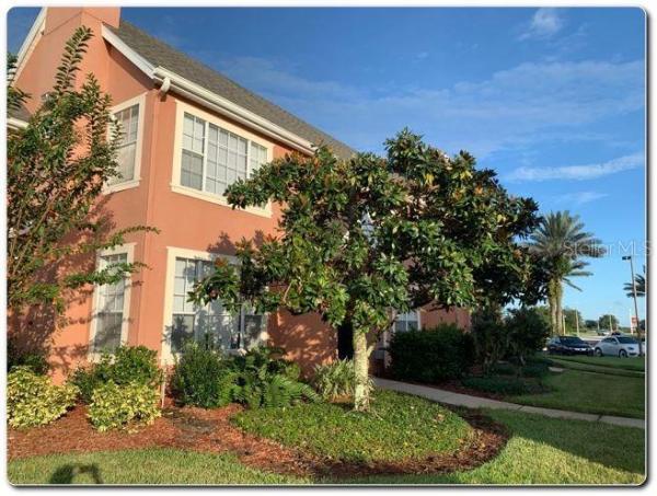 CENTRAL PK/LEE VISTA CONDO