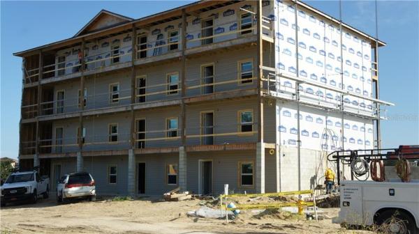 THE RETREAT AT REGAL PALMS