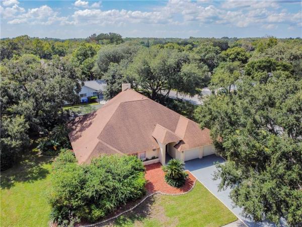 THE MANORS AT CRYSTAL LAKES