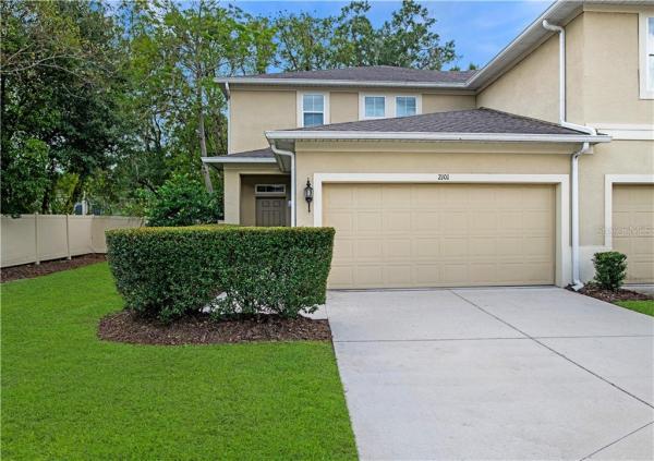 BROADWAY CENTRE TWNHMS