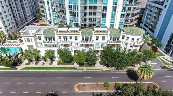 THE PLAZA HARBOUR ISLAND A CON