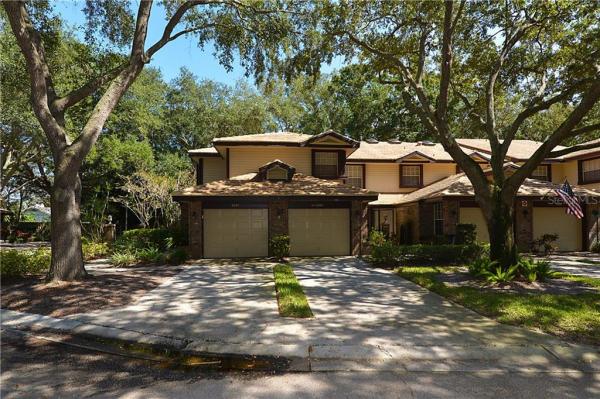 LAUREL OAKS AT COUNTRY WOODS CONDO