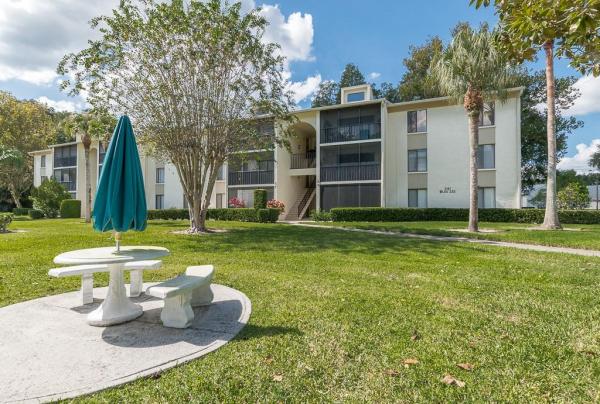 PINE RIDGE AT LAKE TARPON VILLAGE