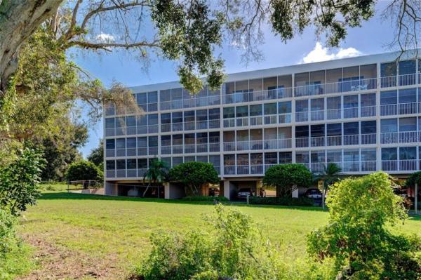 HARBOR GREENS AT YACHT CLUB ESTATES