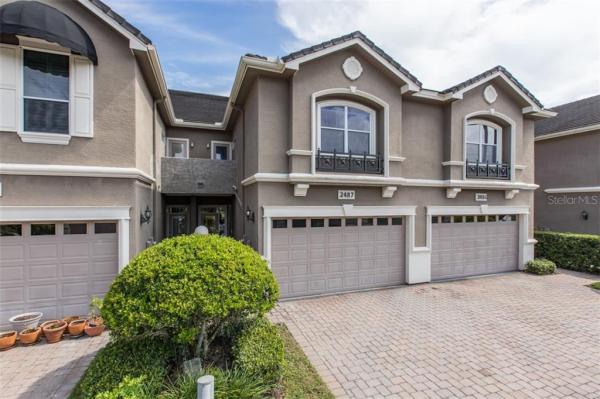 TOWNHOMES AT LOST OAKS