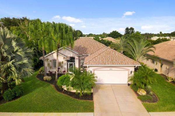 THE LAKES OF JACARANDA