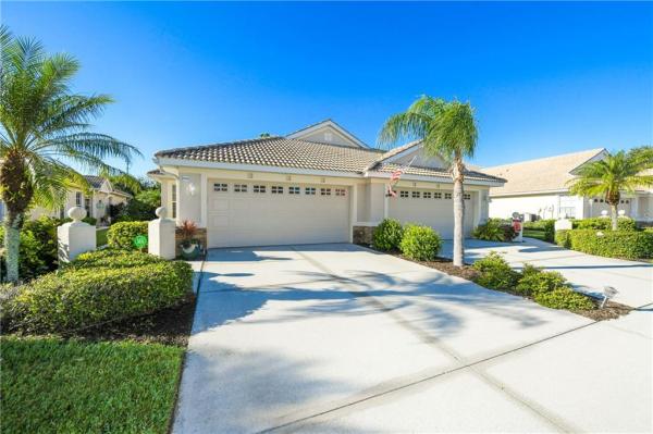 PELICAN POINTE GOLF & COUNTRY CLUB