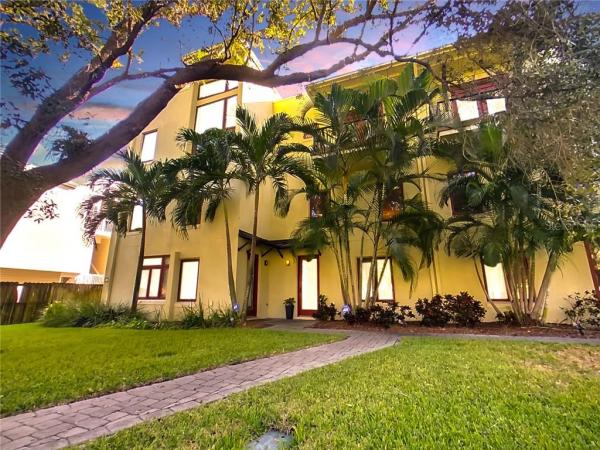 TOWNHOMES ON THE GLEN