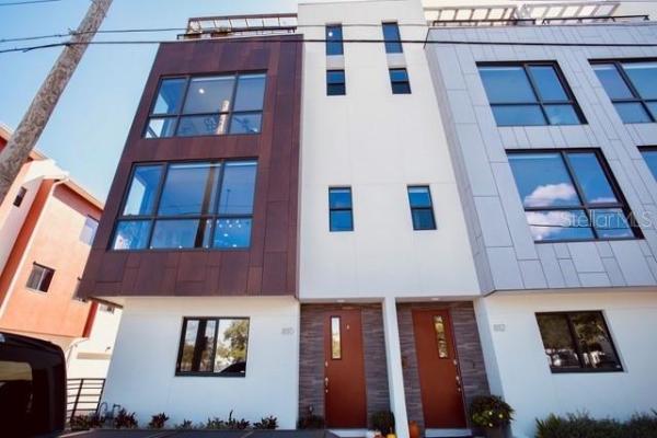 ARLINGTON & 8TH TWNHMS