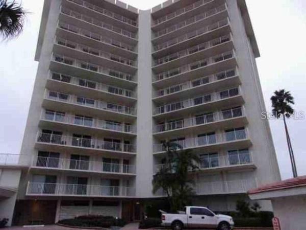 ISLANDER CLUB OF LONGBOAT