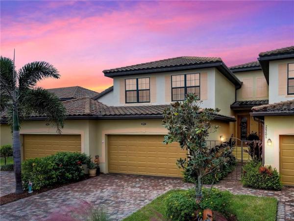 GRAN PARADISO, COACH HOMES 1 AT GRAN PARADISO