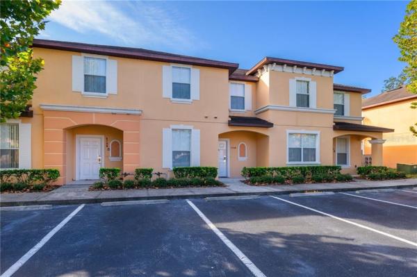 REGAL OAKS AT OLD TOWN