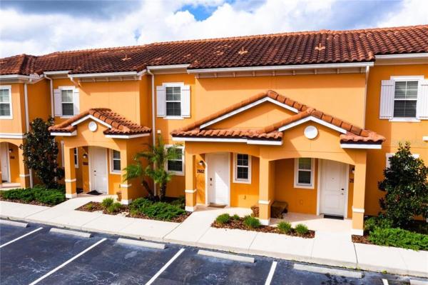 REGAL OAKS AT OLD TOWN