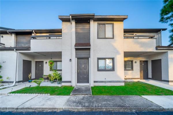 BUENAVENTURA LAKES GOLD COAST TWNHMS UNREC