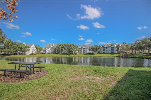 BENTLEY AT COBBS LANDING CONDO THE