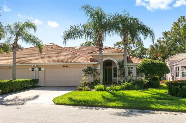 VILLAS AT DEER CREEK