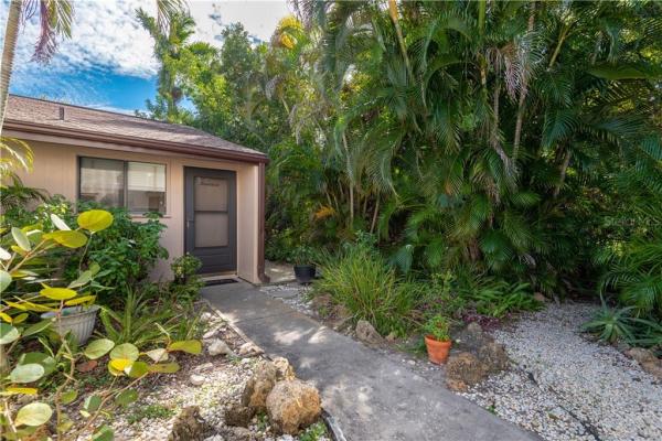 WHISPERING PINES CLUB