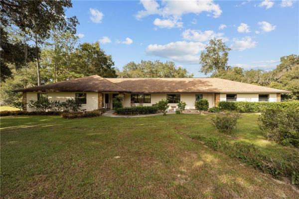 BRIDLE TRAILS ESTATES