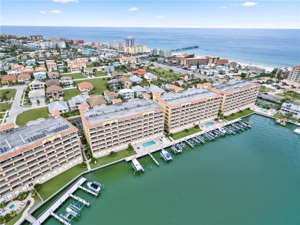 LAS FLORES CONDO