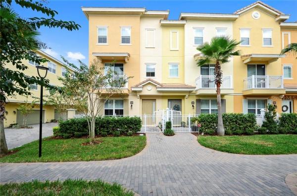 GRANDE OAKS AT HEATHROW