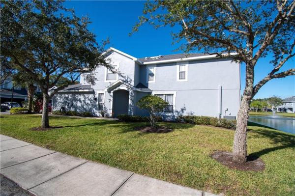 TOWNHOMES AT PARKSIDE