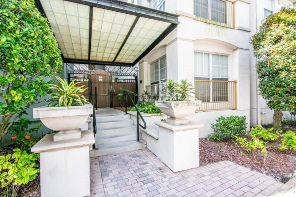 THE MADISON AT SOHO CONDOMINIU