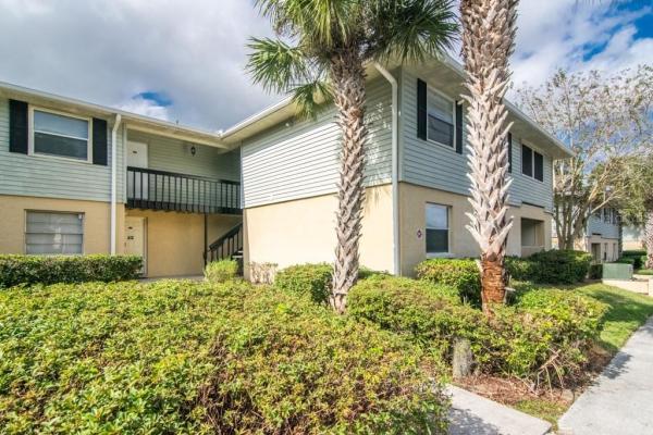 THE HAMPTONS AT BRANDON A CONDO