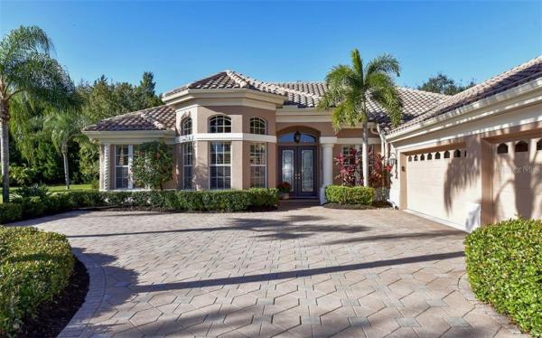 COUNTRY CLUB VILLAGE