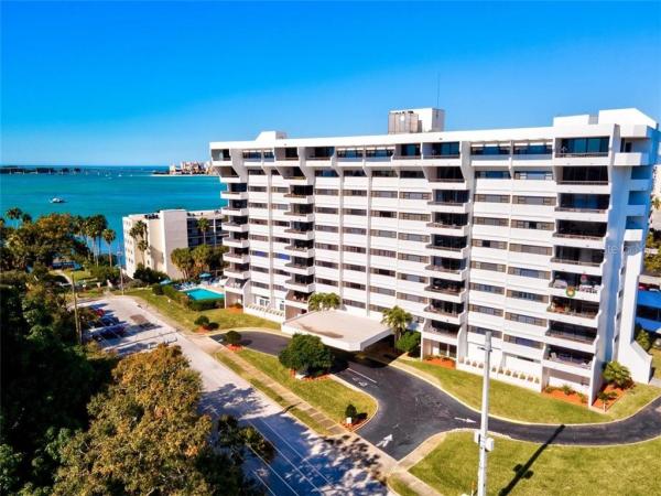 HARBOR OAKS PLACE CONDO
