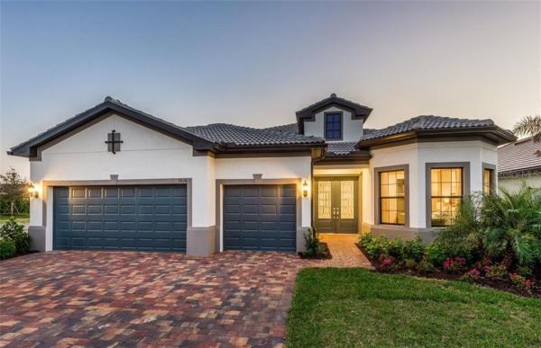 ISLAND WALK AT THE WEST VILLAGES