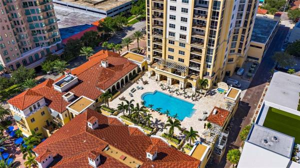 PARKSHORE PLAZA CONDO