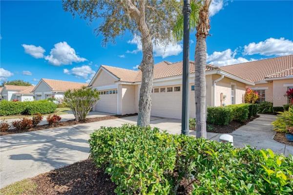 PELICAN POINTE GOLF & COUNTRY