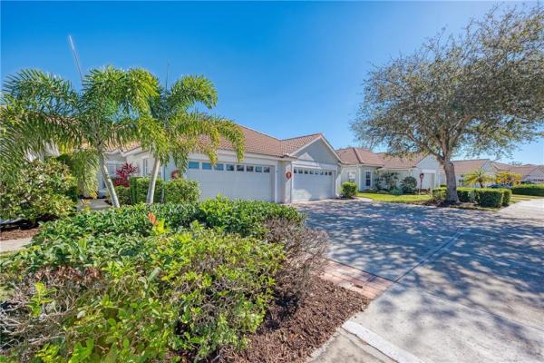 PELICAN POINTE GOLF & COUNTRY CLUB