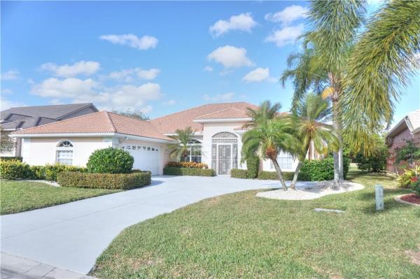 PELICAN POINTE GOLF & COUNTRY CLUB