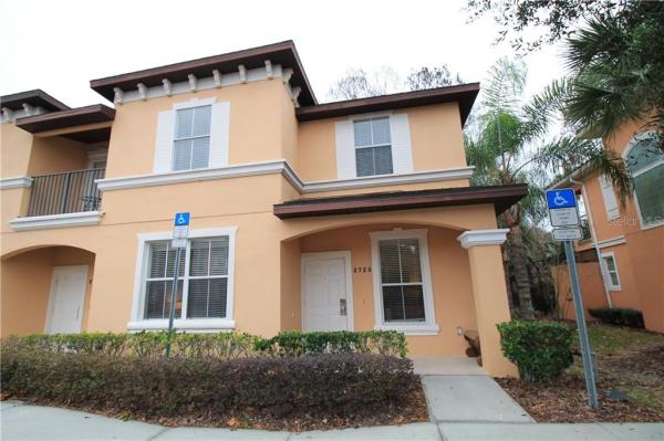 REGAL OAKS AT OLD TOWN