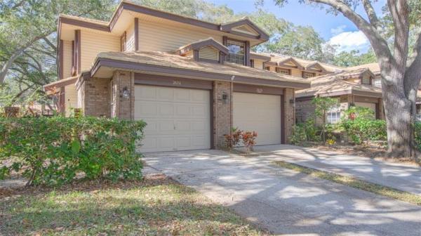 LAUREL OAKS AT COUNTRY WOODS CONDO