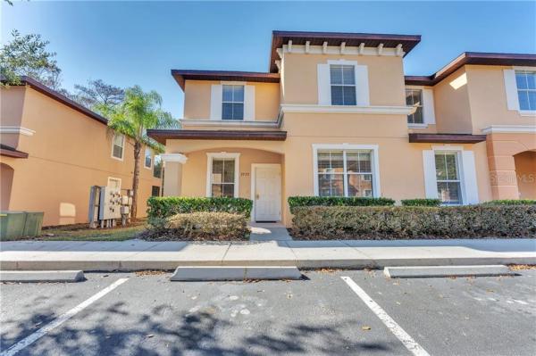 REGAL OAKS AT OLD TOWN