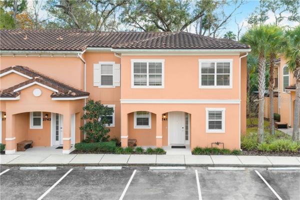 REGAL OAKS AT OLD TOWN